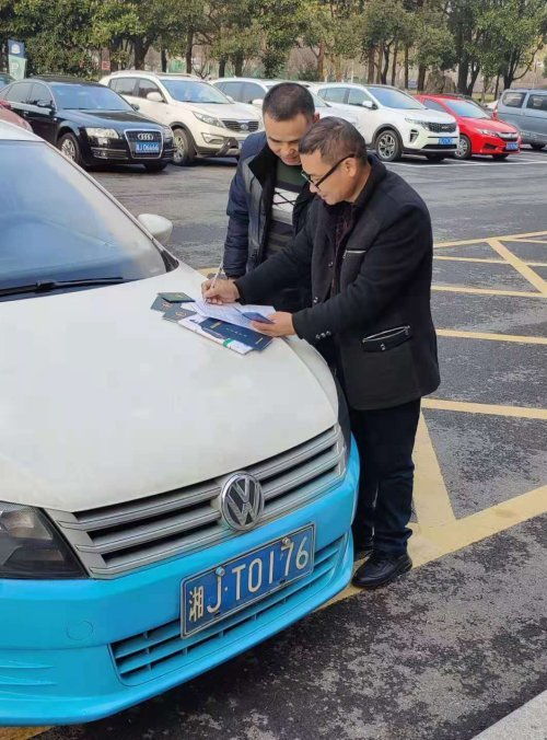 常德市道路運(yùn)輸服務(wù)中心圓滿完成2021年度出租汽車審驗(yàn)與保險(xiǎn)代理服務(wù)工作